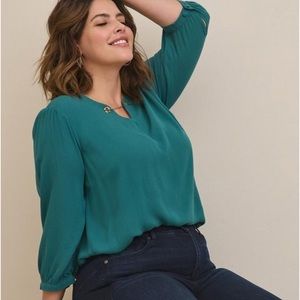 NWT Torrid Crepe Chain Detail Blouse Size 1